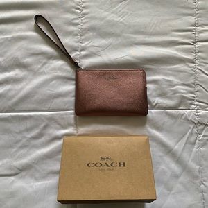 •New COACH wristlet•